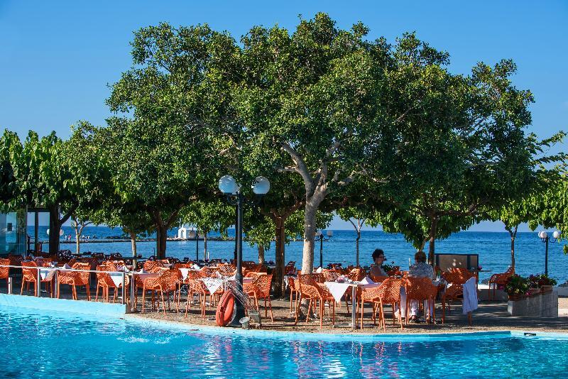 Corissia Beach Hotel เยโอริยิอูโปลิส ภายนอก รูปภาพ